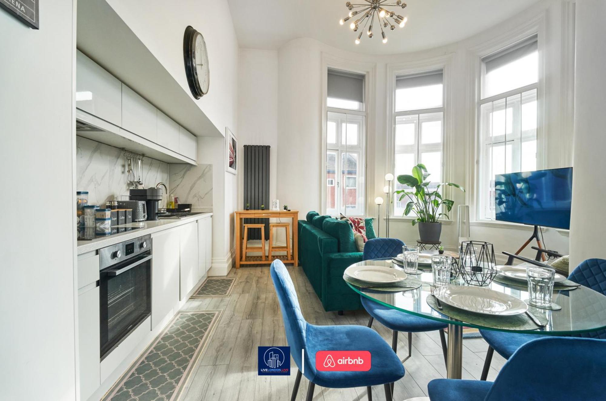 Last-Minute Specials L Sleeps Up To 4 Guests L One-Bedroom Apartment With King Bed And High Ceilings Near Camden By Live London Short Lets & Serviced Accommodation المظهر الخارجي الصورة