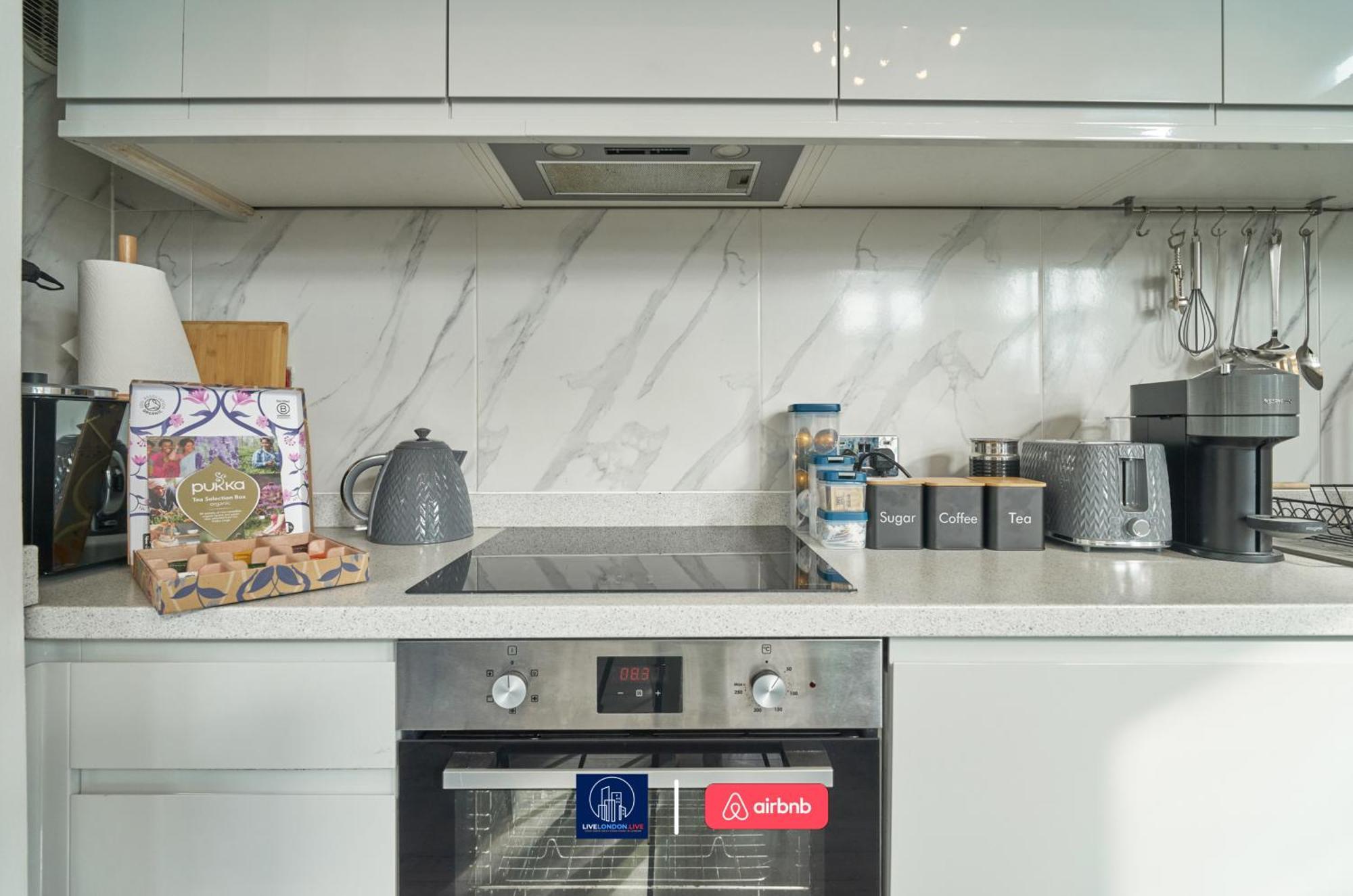 Last-Minute Specials L Sleeps Up To 4 Guests L One-Bedroom Apartment With King Bed And High Ceilings Near Camden By Live London Short Lets & Serviced Accommodation المظهر الخارجي الصورة