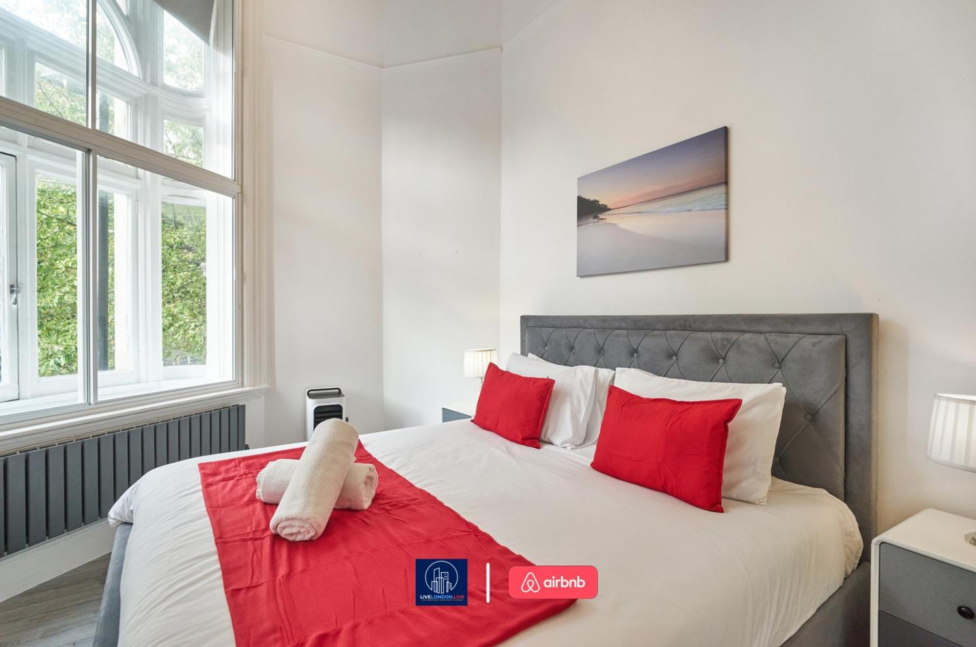 Last-Minute Specials L Sleeps Up To 4 Guests L One-Bedroom Apartment With King Bed And High Ceilings Near Camden By Live London Short Lets & Serviced Accommodation المظهر الخارجي الصورة