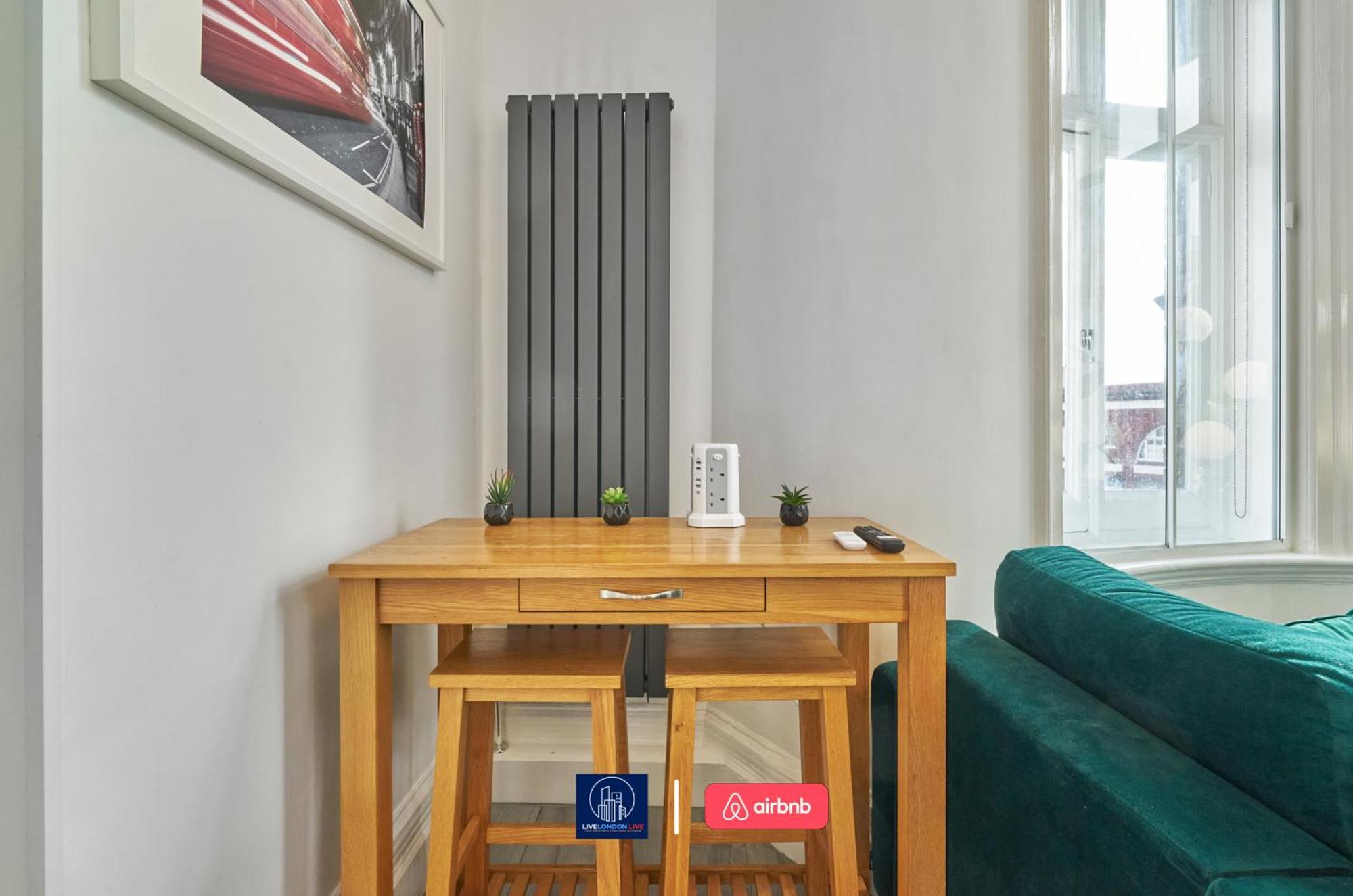 Last-Minute Specials L Sleeps Up To 4 Guests L One-Bedroom Apartment With King Bed And High Ceilings Near Camden By Live London Short Lets & Serviced Accommodation المظهر الخارجي الصورة