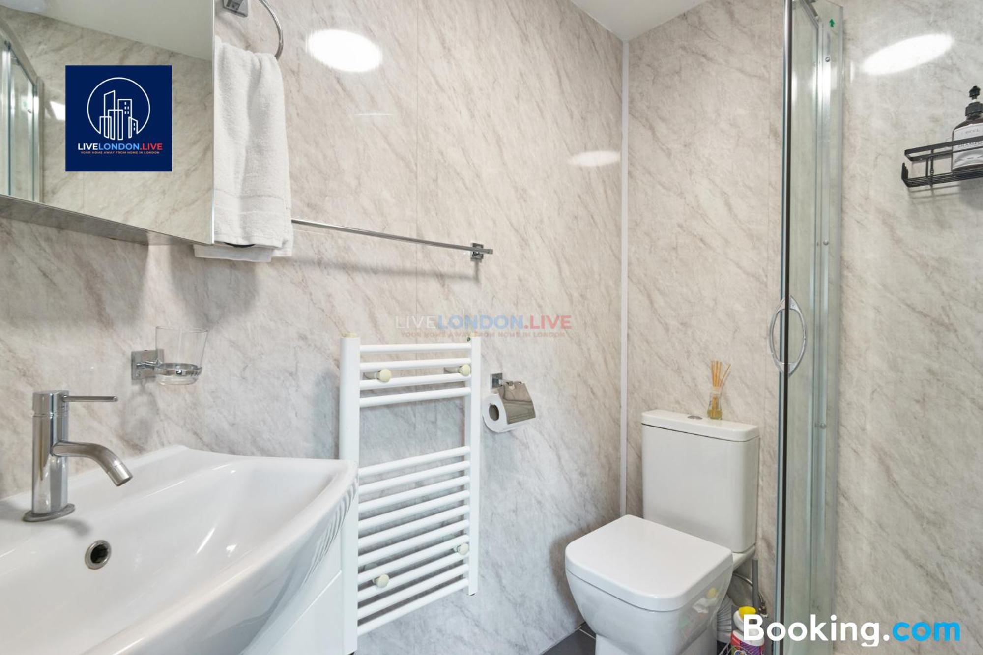 Last-Minute Specials L Sleeps Up To 4 Guests L One-Bedroom Apartment With King Bed And High Ceilings Near Camden By Live London Short Lets & Serviced Accommodation المظهر الخارجي الصورة